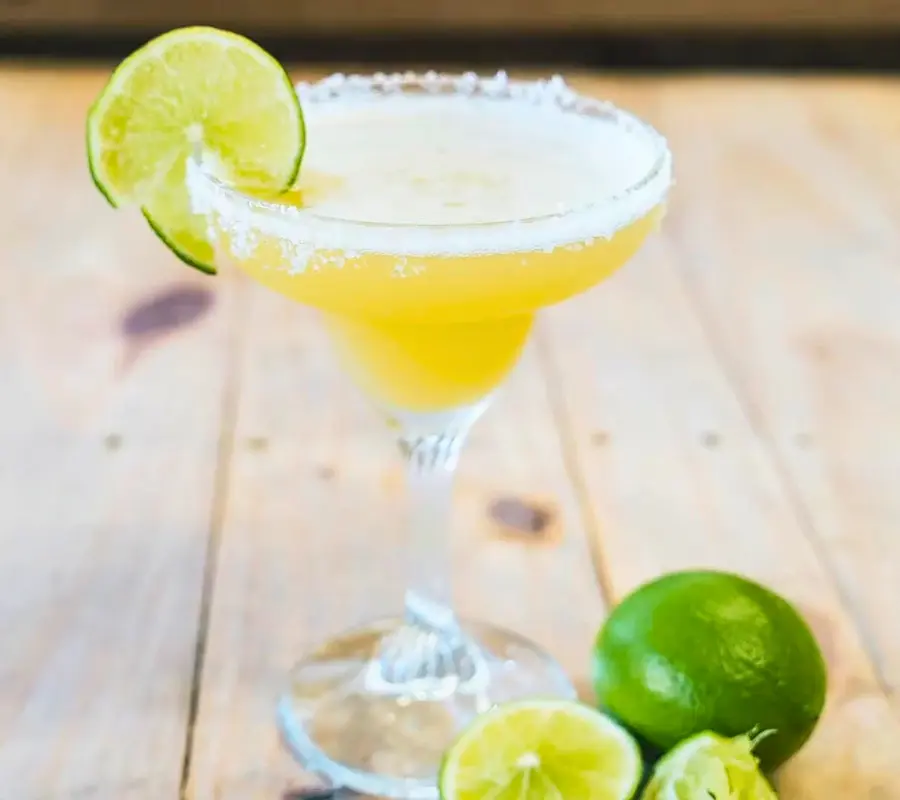 Pineapple Margarita - A Fun and Fruity Variation of the Classic Margarita 🍍🍸